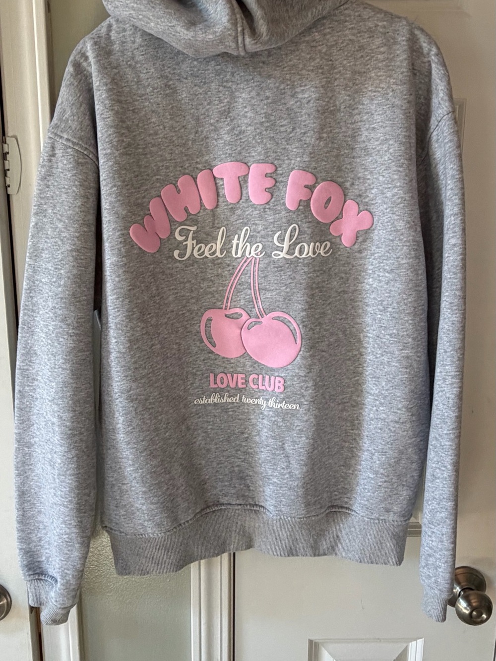 White Fox Feel the Love Hoodie- S/M - Picture 10 of 11